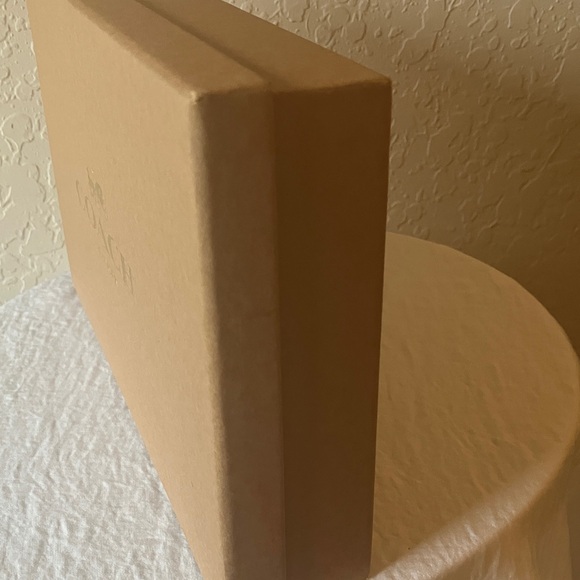 Coach: EMPTY Tan Gift Box - Picture 6 of 10
